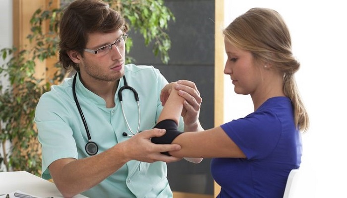 متخصص طب فیزیکی و توانبخشی چه بیماریهایی را درمان می‌کند؟