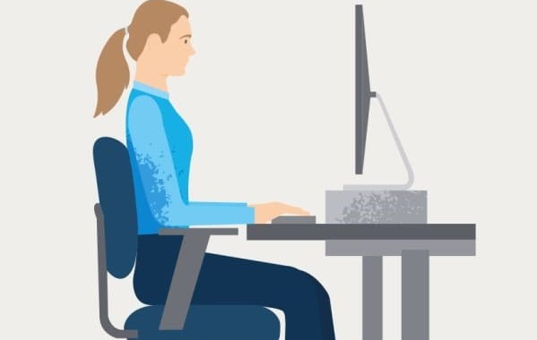 رفع درد گردن و شانه هنگام کار با کامپیوتر با موقعیت صحیح صفحه نمایش
